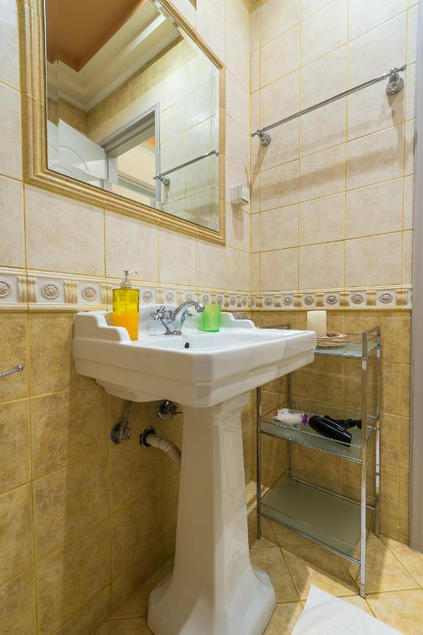Bed and Breakfast Family House Next To Acropolis Афины Экстерьер фото
